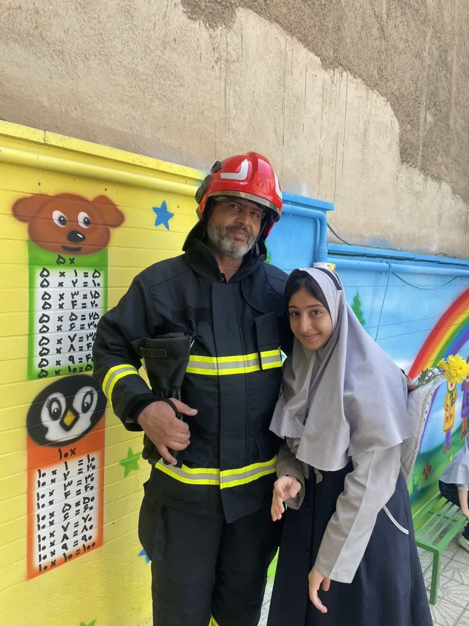 روز آتشنشانی و دعوت از اولیای آتشنشان دبستان