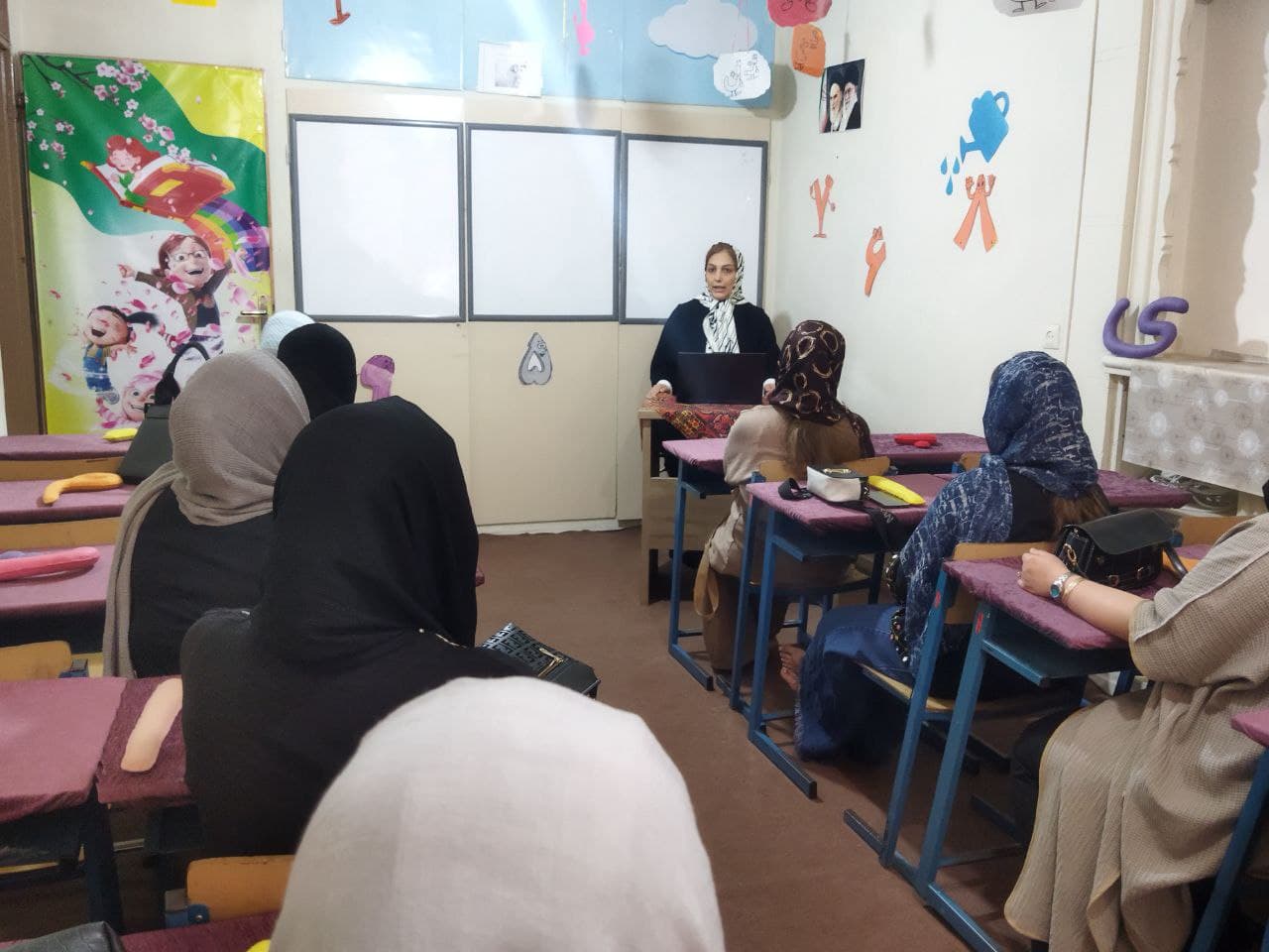 دعوت از دکتر روانشناس جهت سخنرانی و مشاوره اولیا دانش اموزان